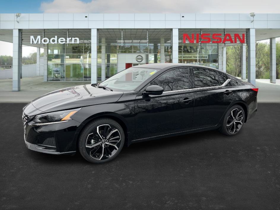 2025 Nissan Altima SR's photo