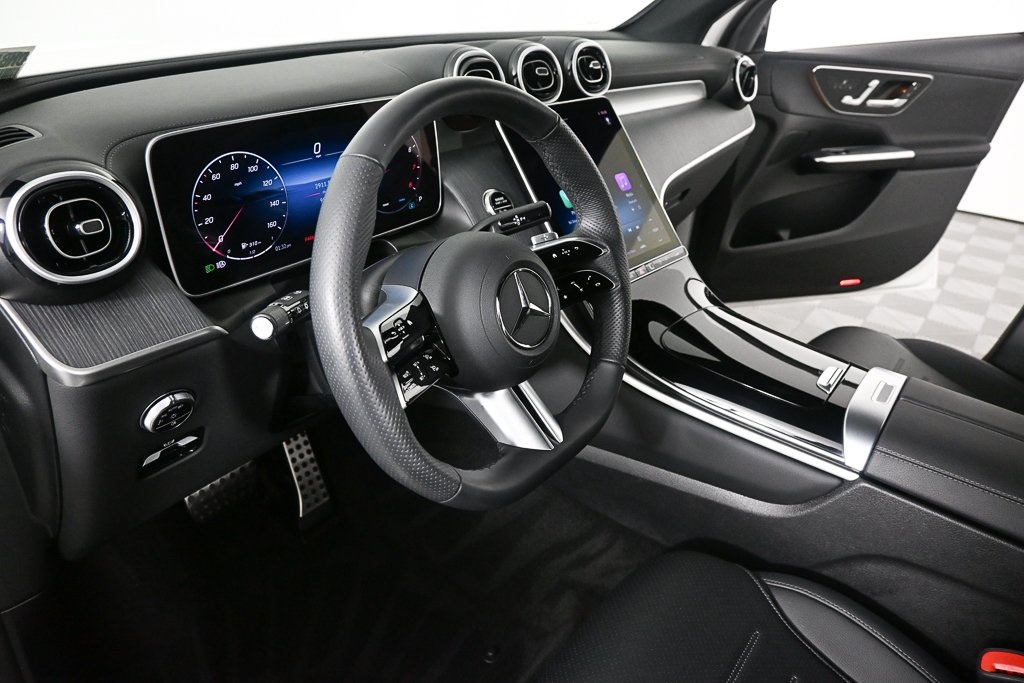 2025 Mercedes Benz GLC 300 4MATIC photo 3