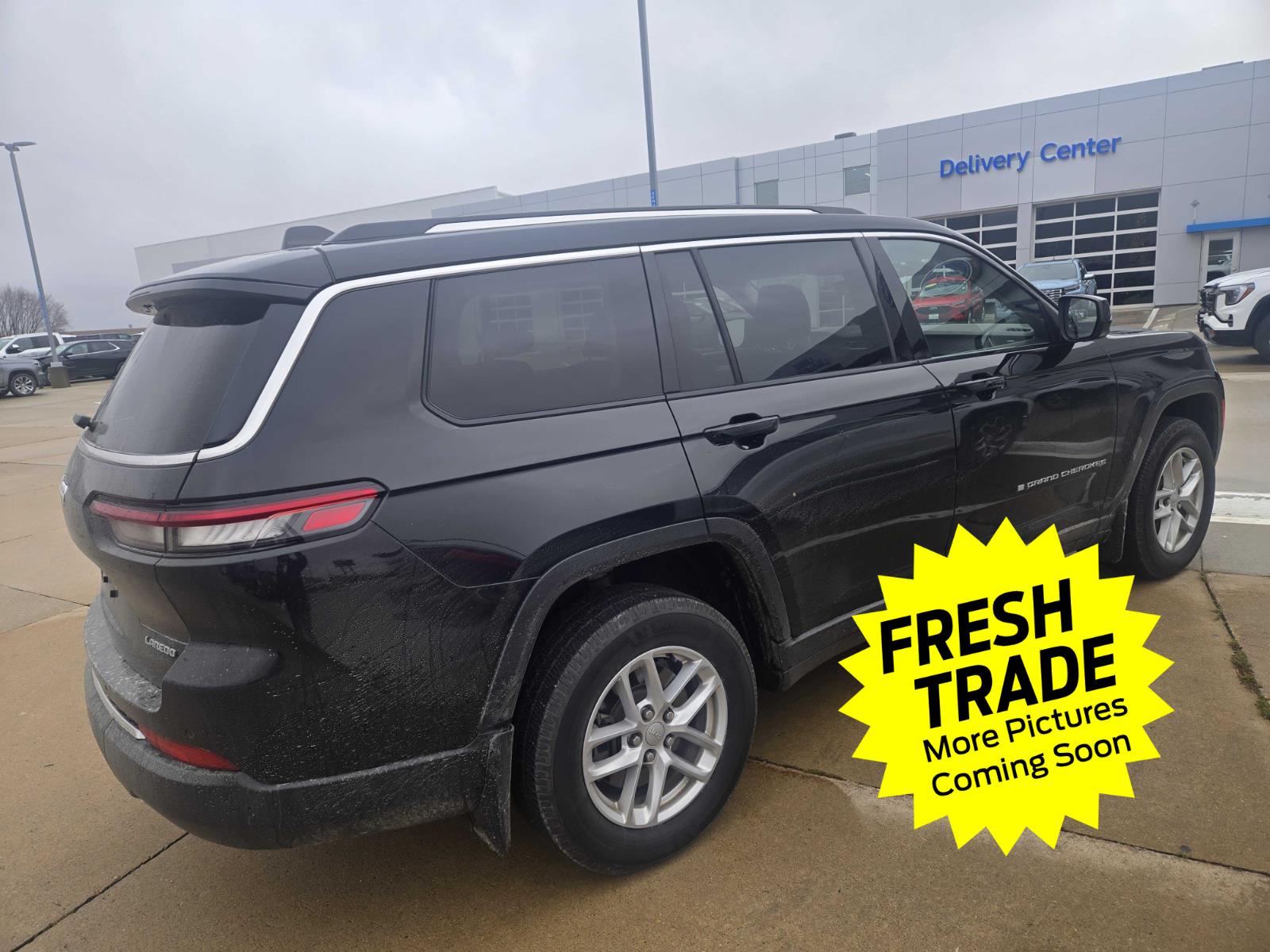 2022 Jeep Grand Cherokee Laredo photo 3