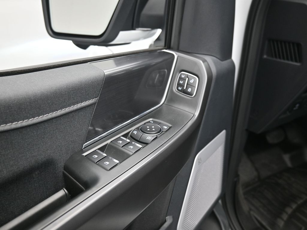 2025 Ford F-150 Lariat photo 9