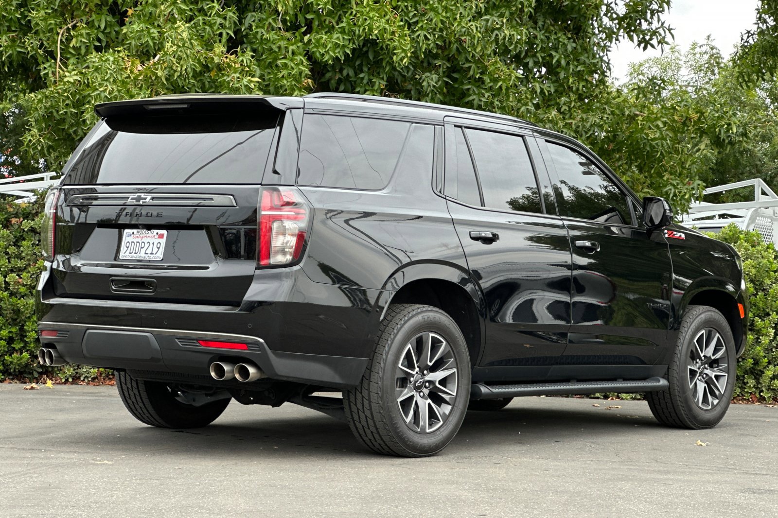 2022 Chevrolet Tahoe Z71 photo 2