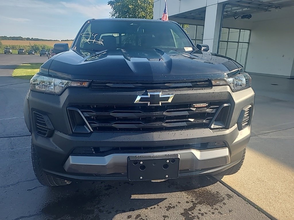 2026 Chevrolet Colorado Trail Boss photo 2