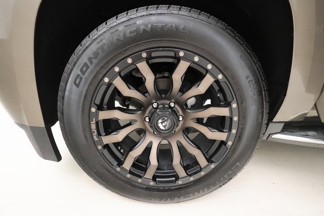 2015 Chevrolet Suburban LTZ photo 6