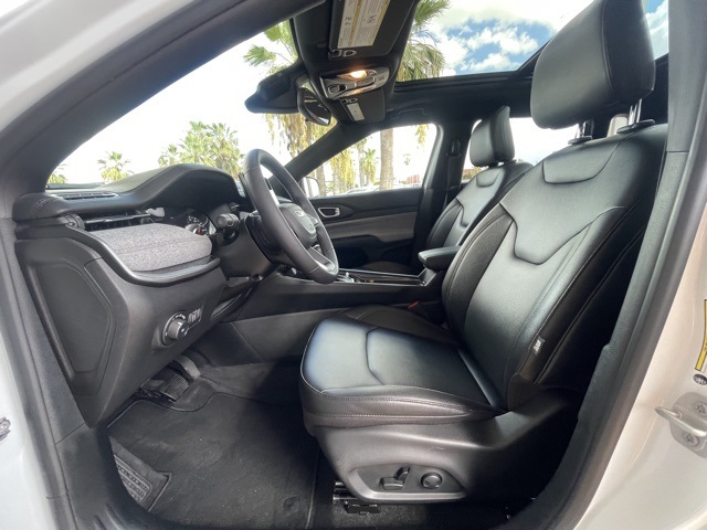 2024 Jeep Compass Latitude Lux photo 18