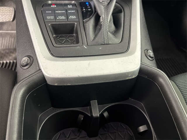 2022 Toyota RAV4 LE photo 20