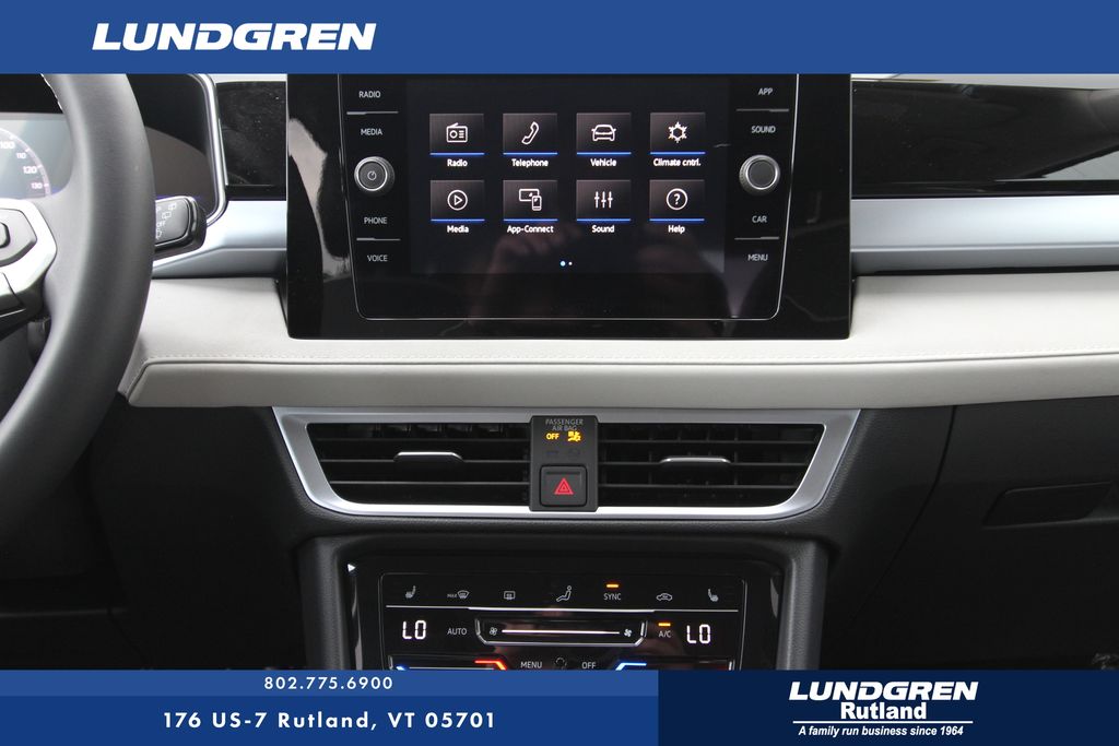 2025 Volkswagen Taos SE photo 2
