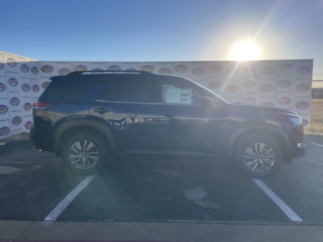2025 Nissan Pathfinder SV's photo