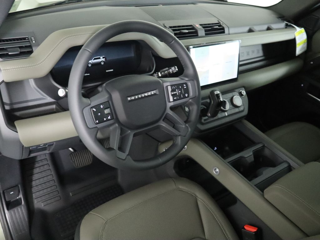 2025 Land Rover Defender 110 S photo 8