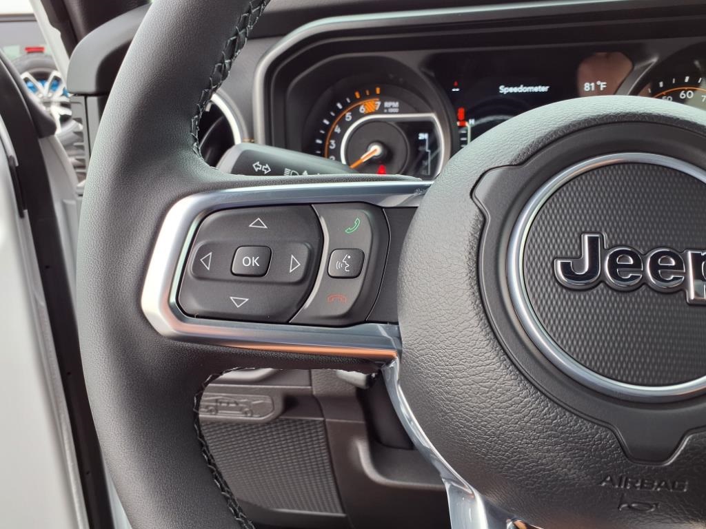 2025 Jeep Wrangler Sahara photo 16