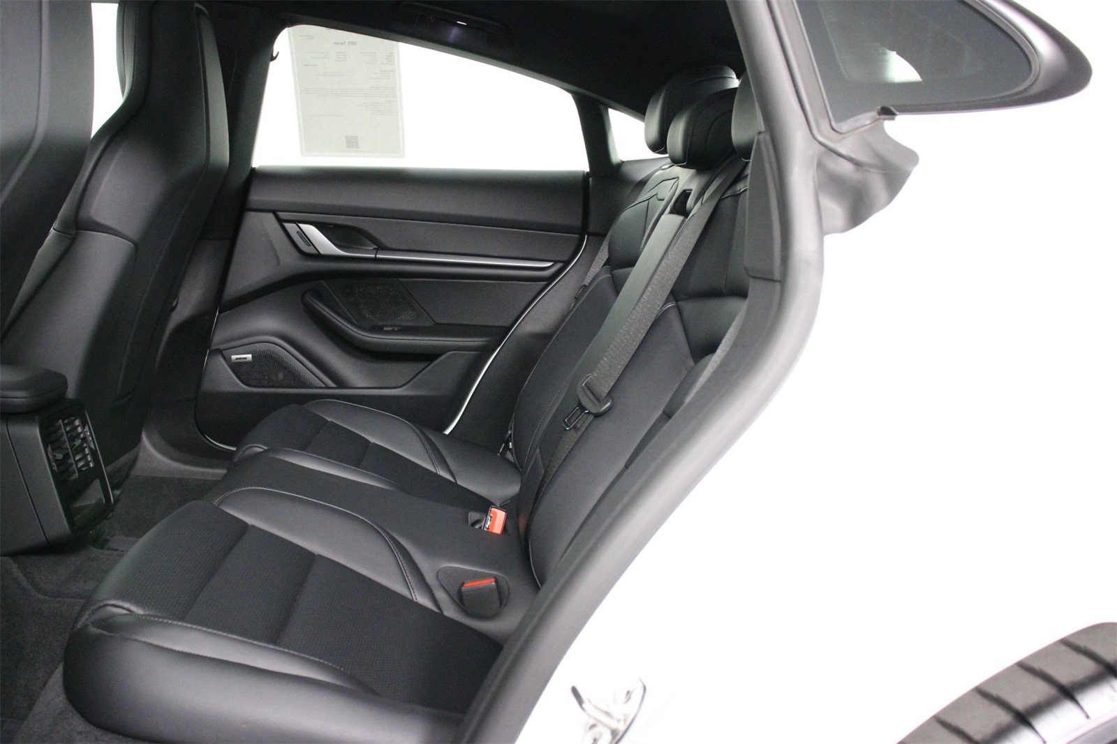 2025 Porsche Taycan photo 28