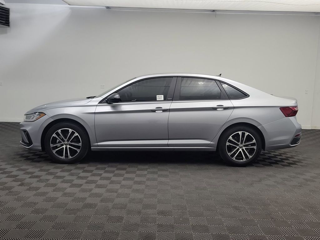 2025 Volkswagen Jetta 1.5T Sport photo 2