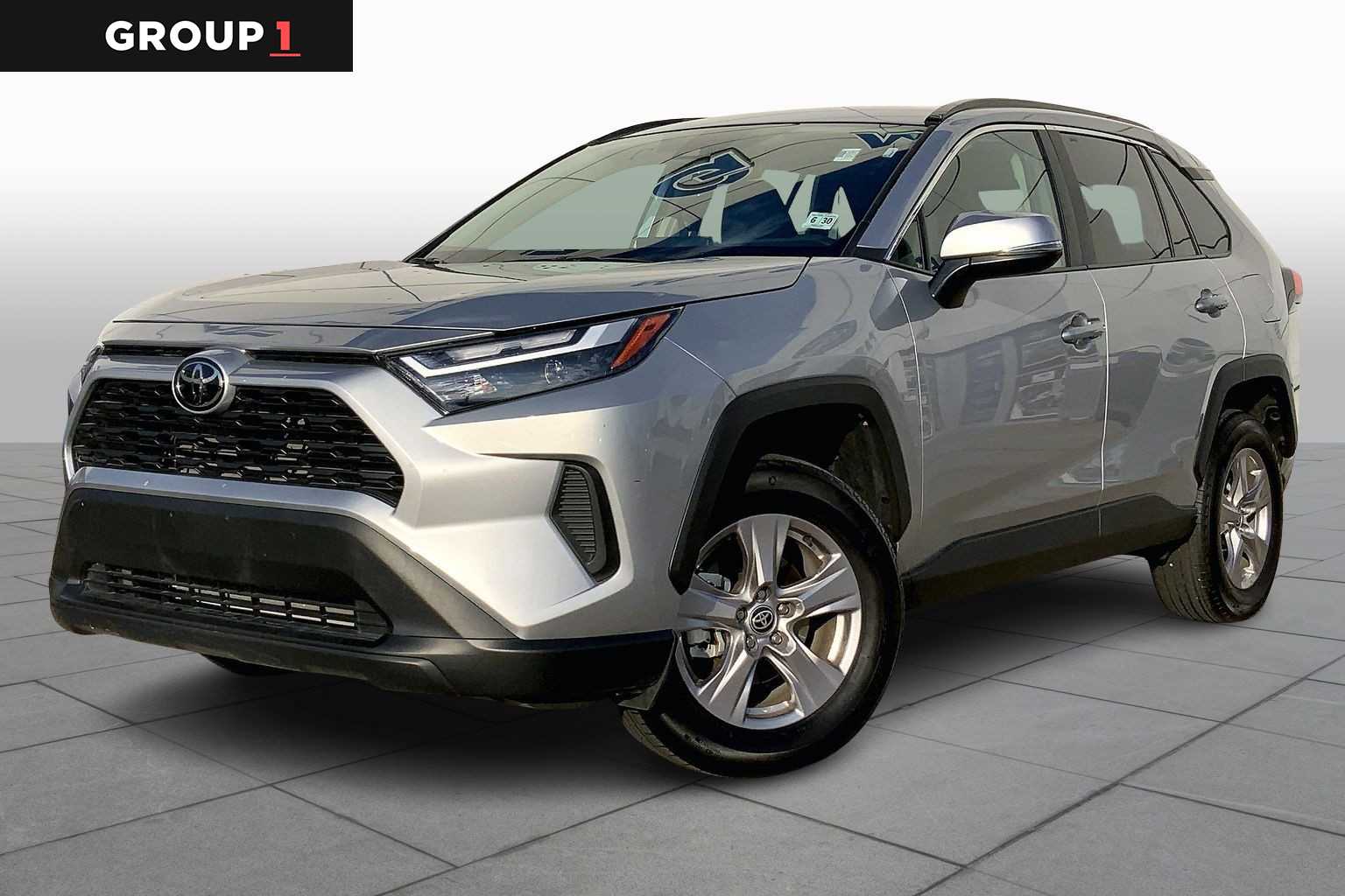 2025 Toyota RAV4 XLE's photo