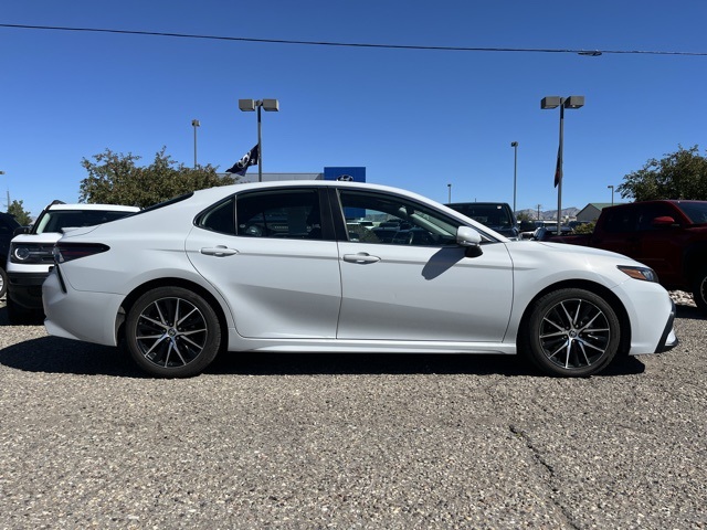 2023 Toyota Camry SE photo 4