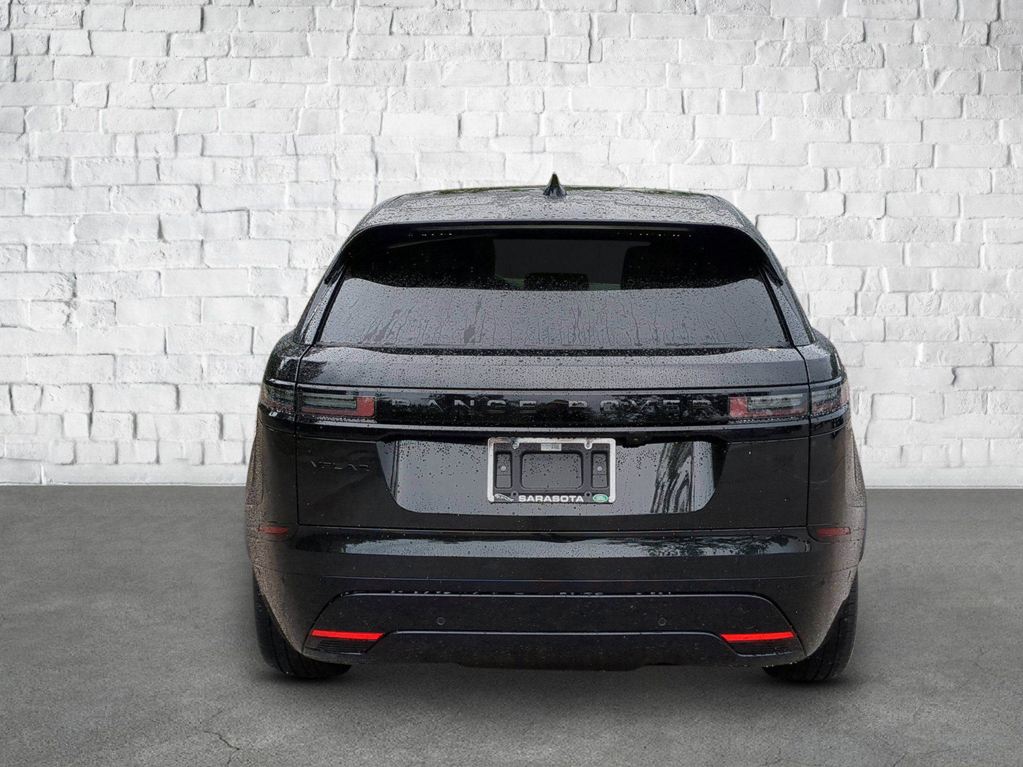 2026 Land Rover Range Rover Velar SE photo 4