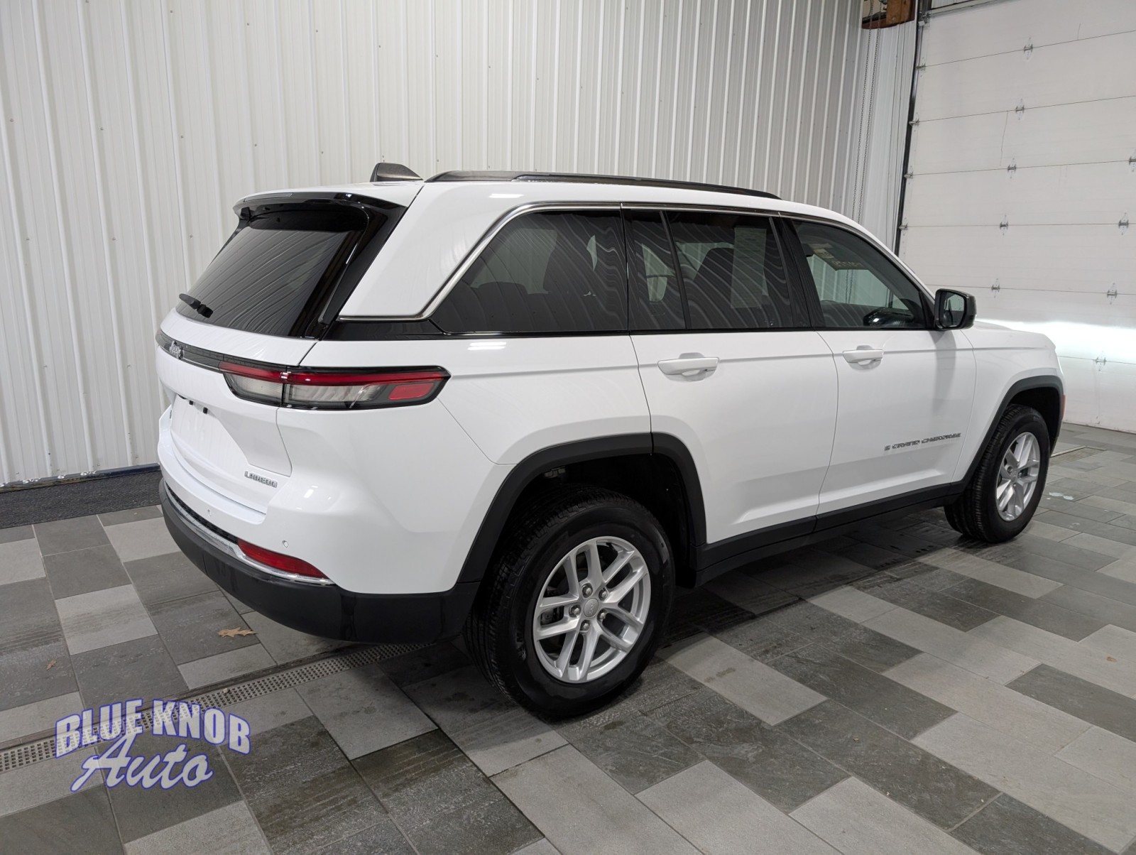 2023 Jeep Grand Cherokee Laredo Altitude photo 4