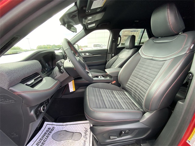 2025 Ford Explorer ST-Line photo 4