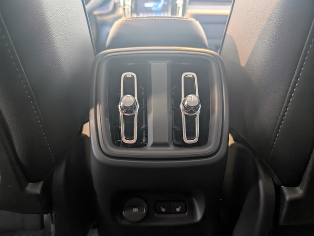 2025 Volvo XC40 photo 21