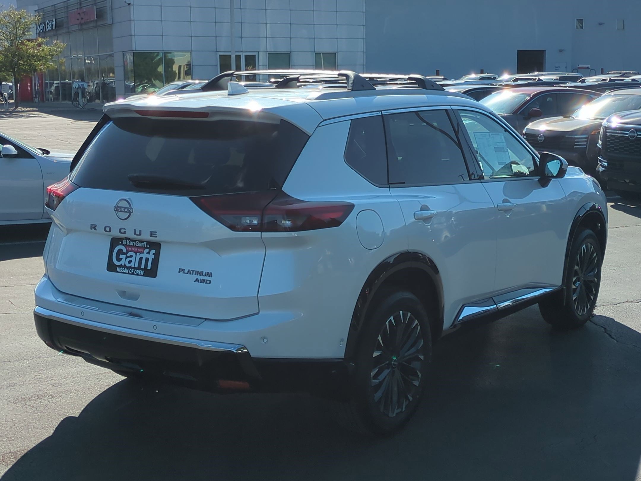 2026 Nissan Rogue Platinum photo 2