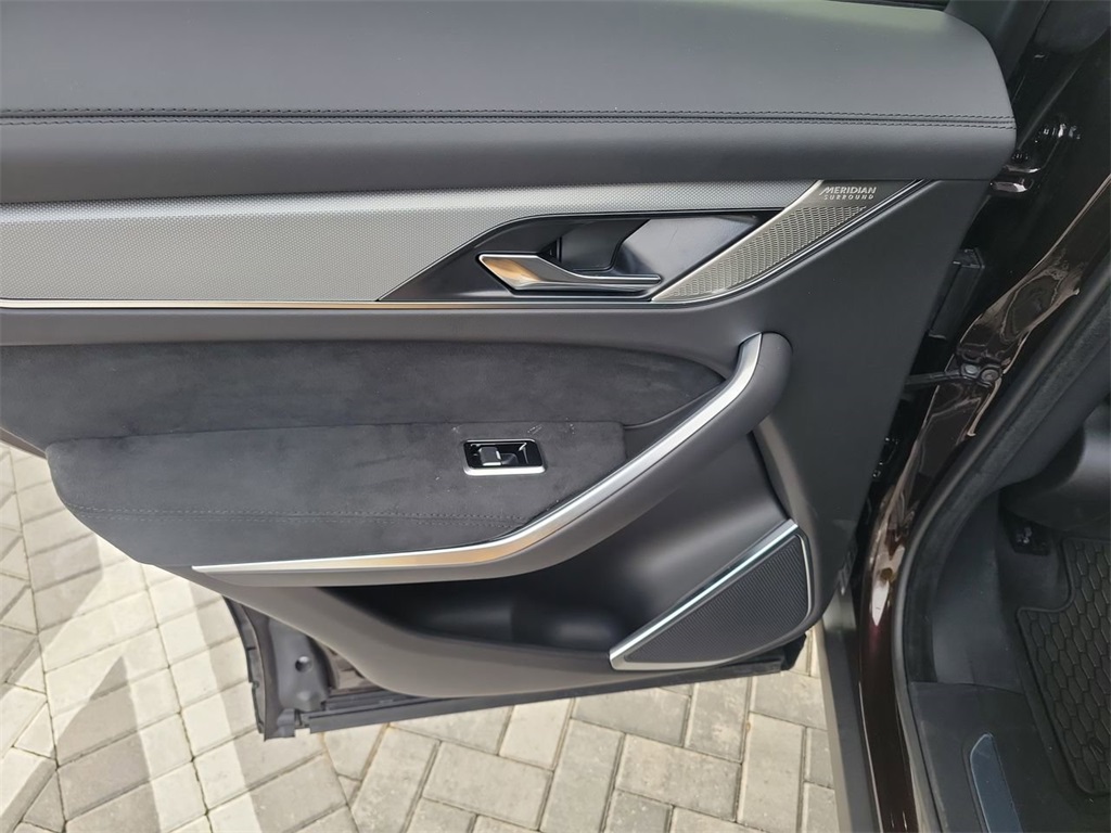 2026 Jaguar F-PACE SVR photo 18