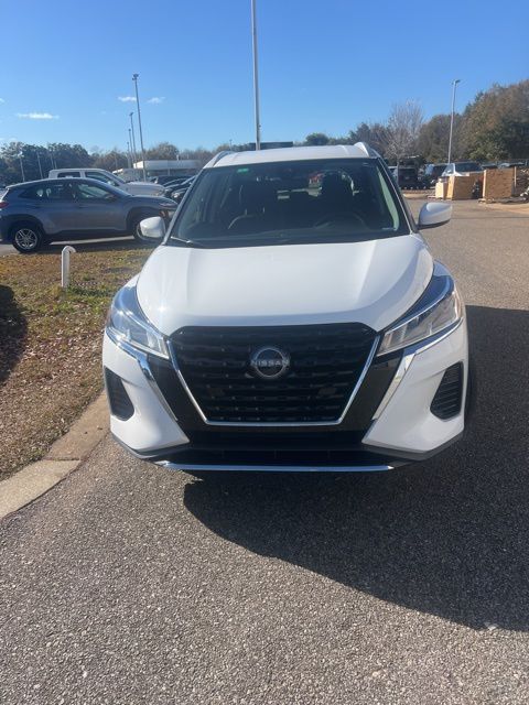 2023 Nissan Kicks SV's photo