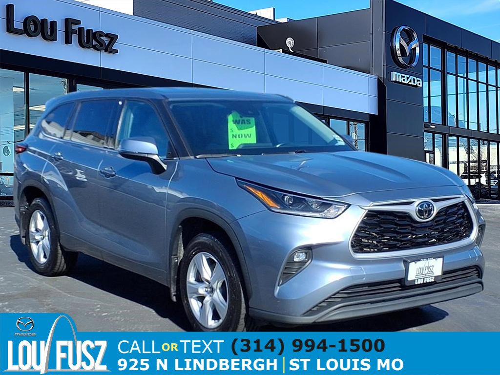 2021 Toyota Highlander LE's photo