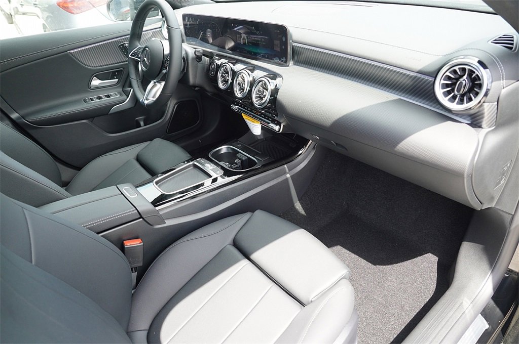 2025 Mercedes Benz CLA 250 photo 11