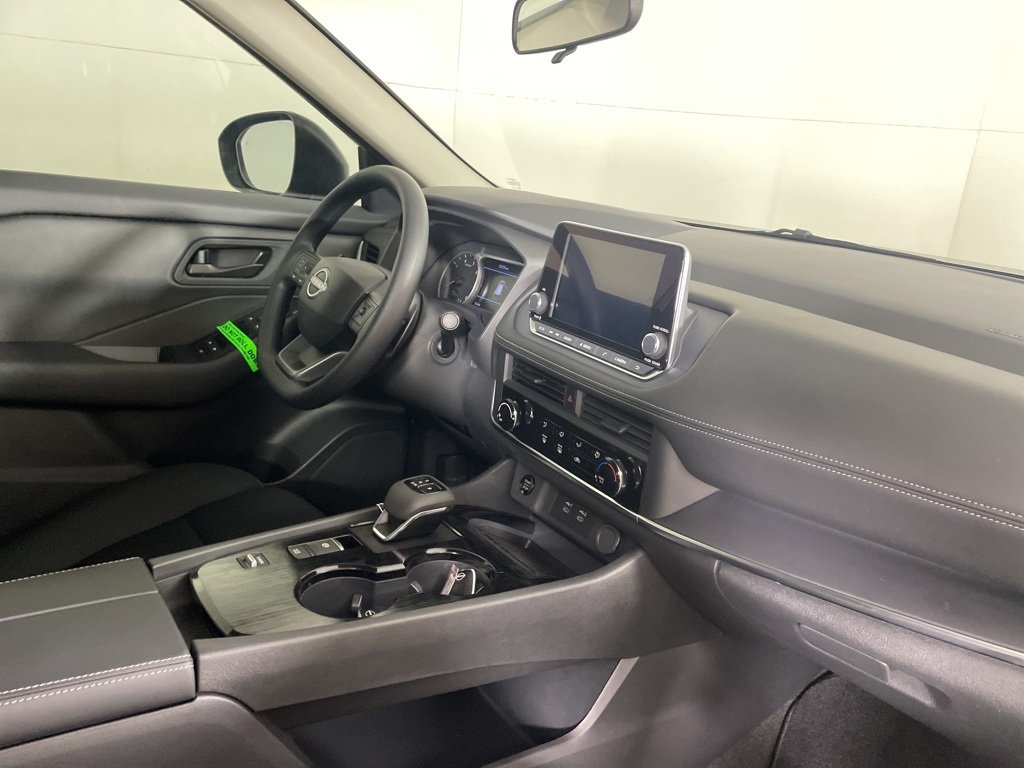 2025 Nissan Rogue S photo 14