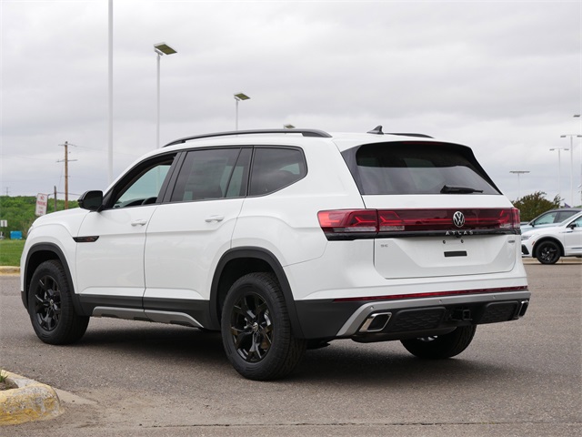 2025 Volkswagen Atlas Peak Edition SE photo 3