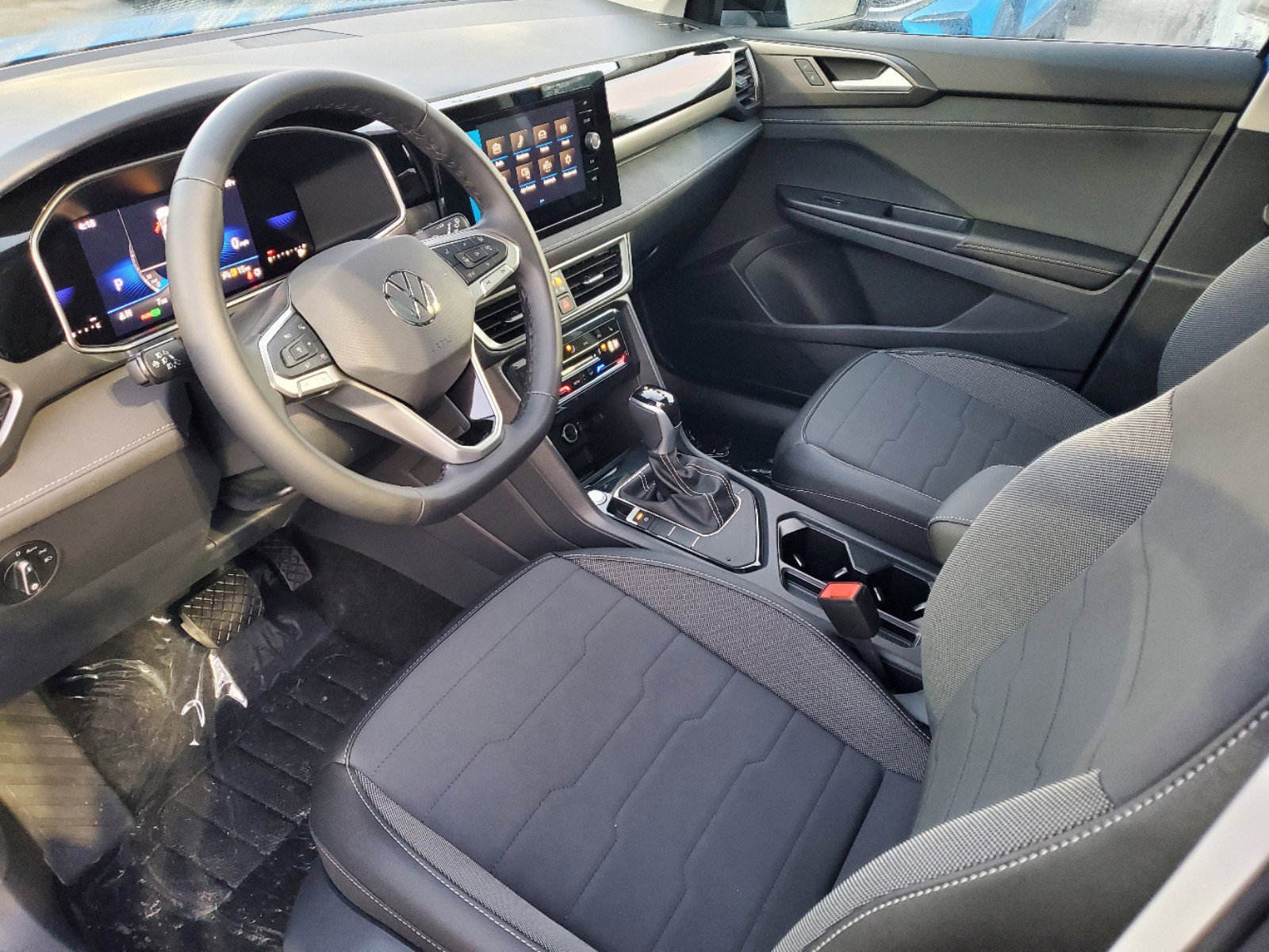 2025 Volkswagen Taos SE photo 4