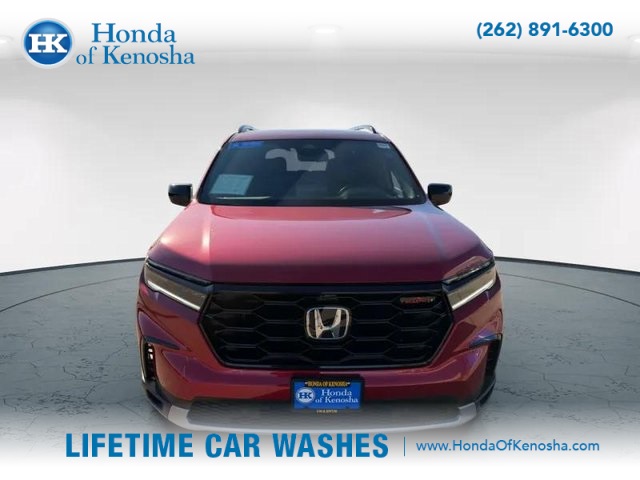 2025 Honda Pilot TrailSport photo 2