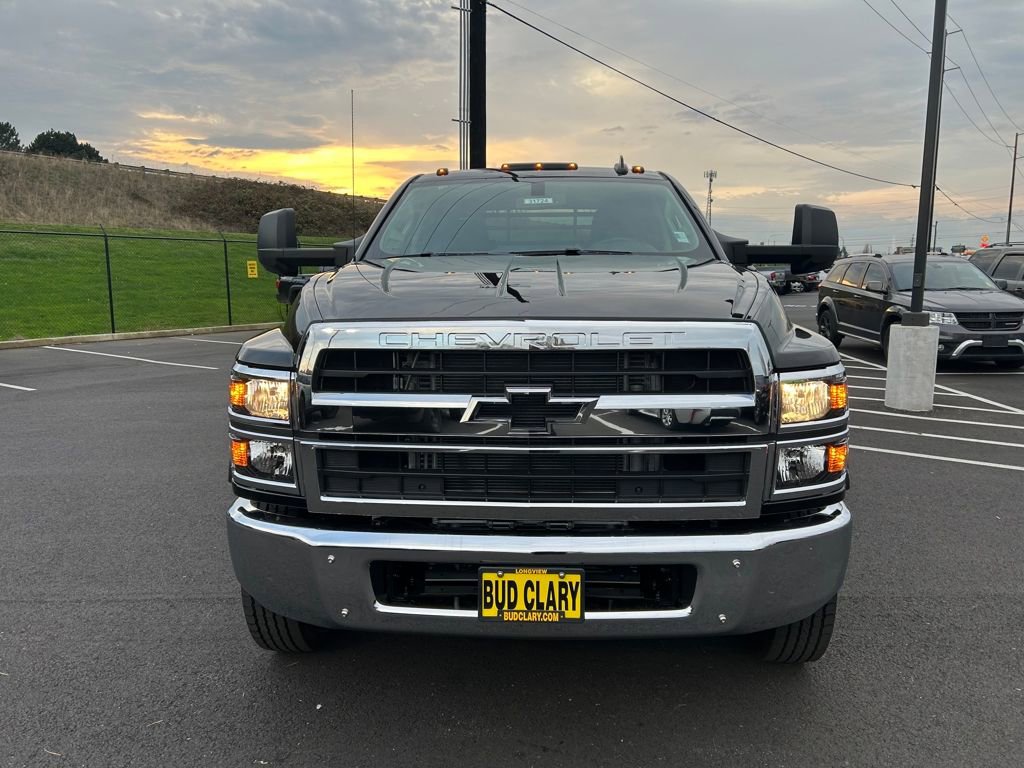 2025 Chevrolet Silverado 4500HD LT photo 2