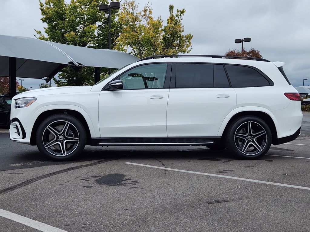 2026 Mercedes Benz GLS 450 4MATIC photo 4