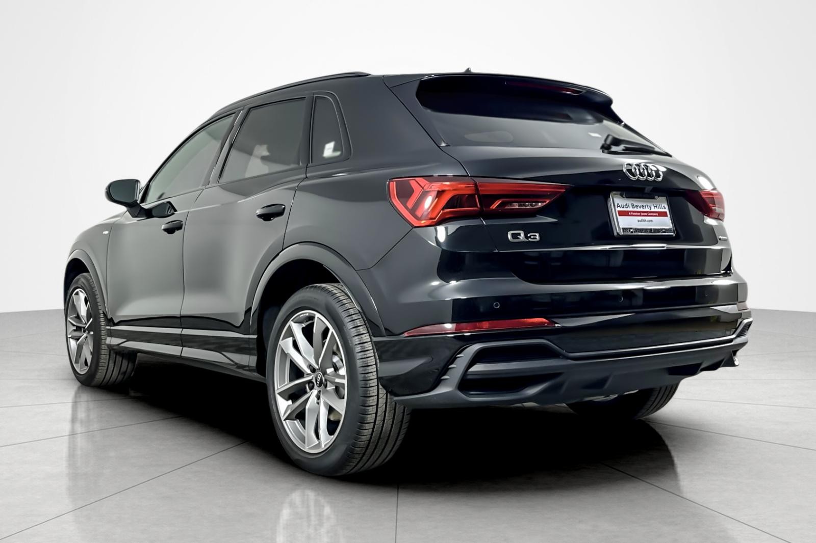 2025 Audi Q3 S line Premium 45 TFSI photo 3