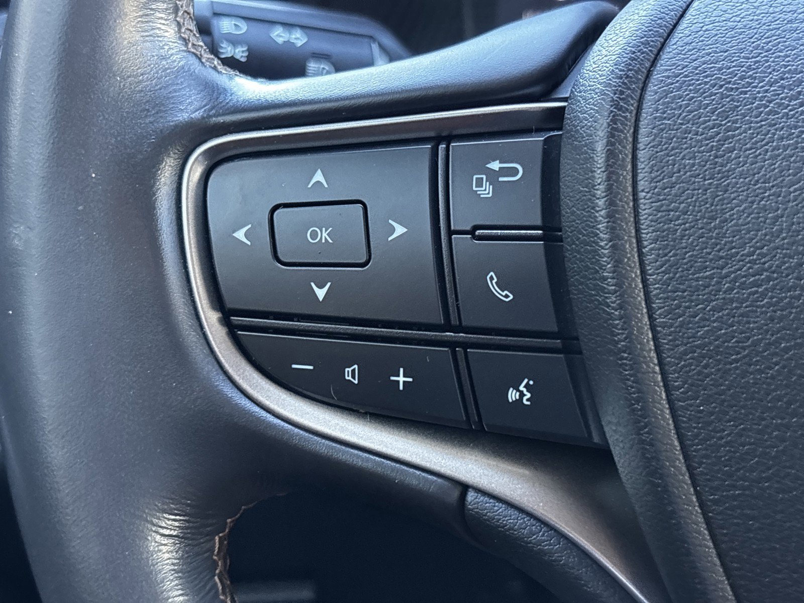 2020 Lexus UX 250h photo 15