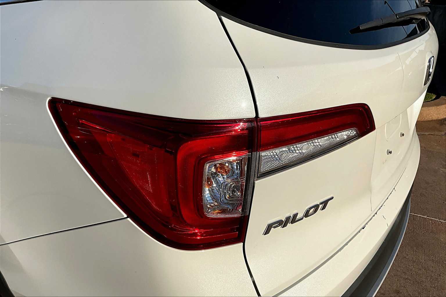 2020 Honda Pilot EX photo 24