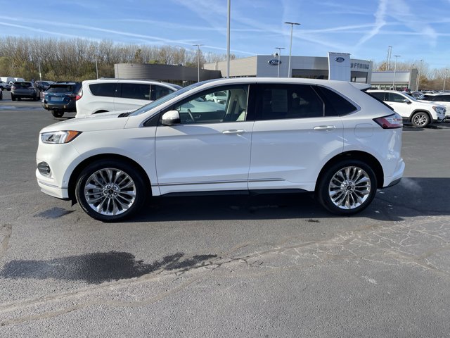 2024 Ford Edge Titanium photo 2
