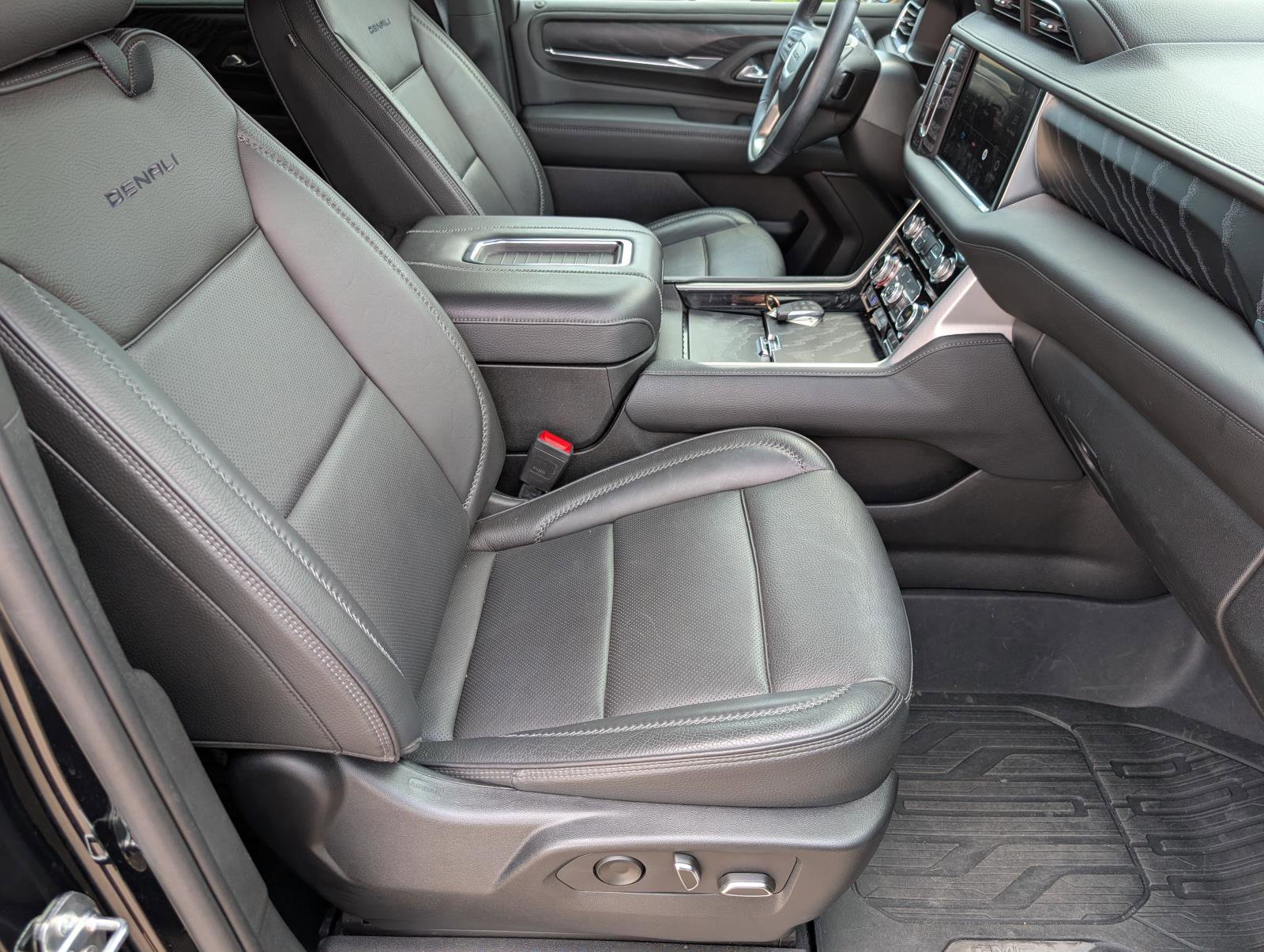 2023 Gmc Yukon XL Denali photo 3