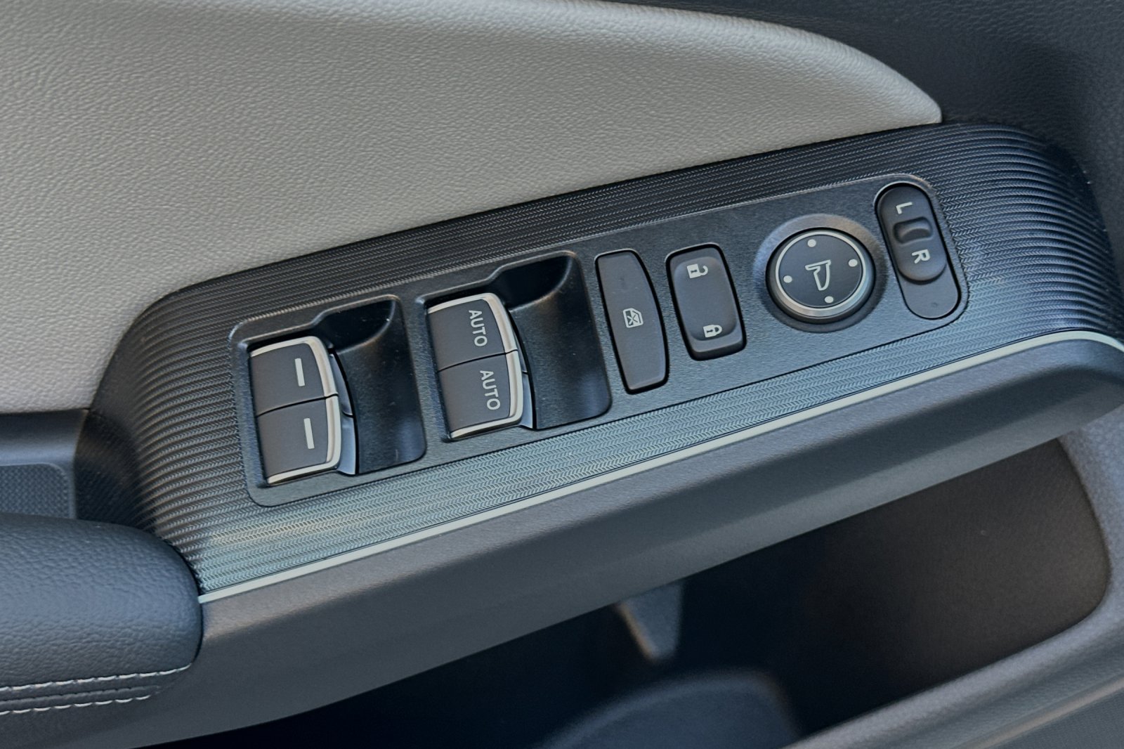 2025 Honda Civic Hybrid Sport Touring photo 10