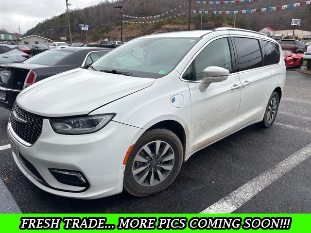 2021 Chrysler Pacifica Hybrid Touring L's photo