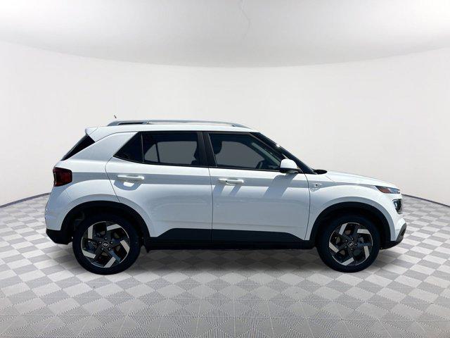 2025 Hyundai Venue SEL photo 3