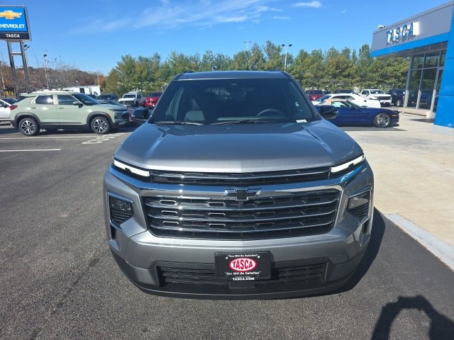 2026 Chevrolet Traverse photo 2