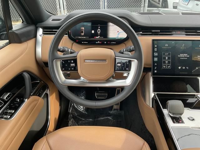 2025 Land Rover Range Rover SE photo 11