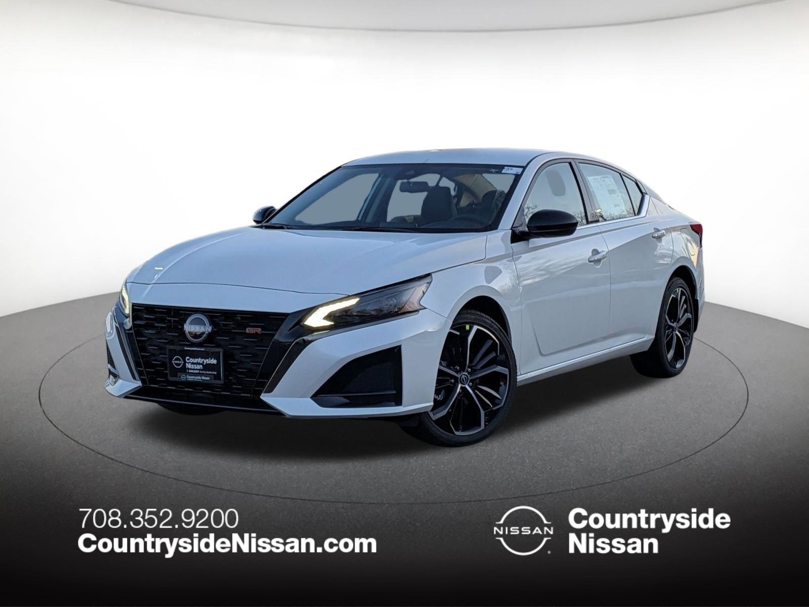 2025 Nissan Altima SR's photo