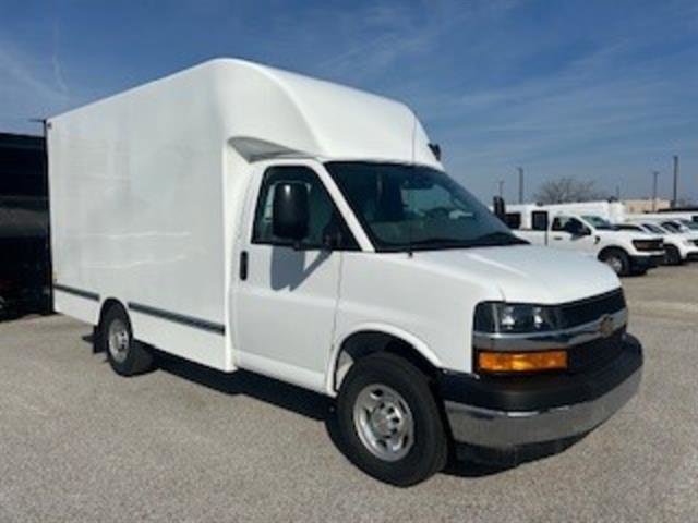2024 Chevrolet Express Cutaway 3500 photo 2