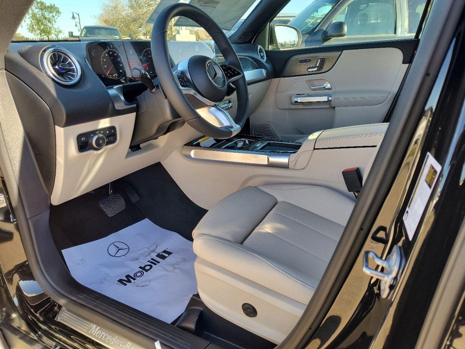 2025 Mercedes Benz GLB 250 photo 2