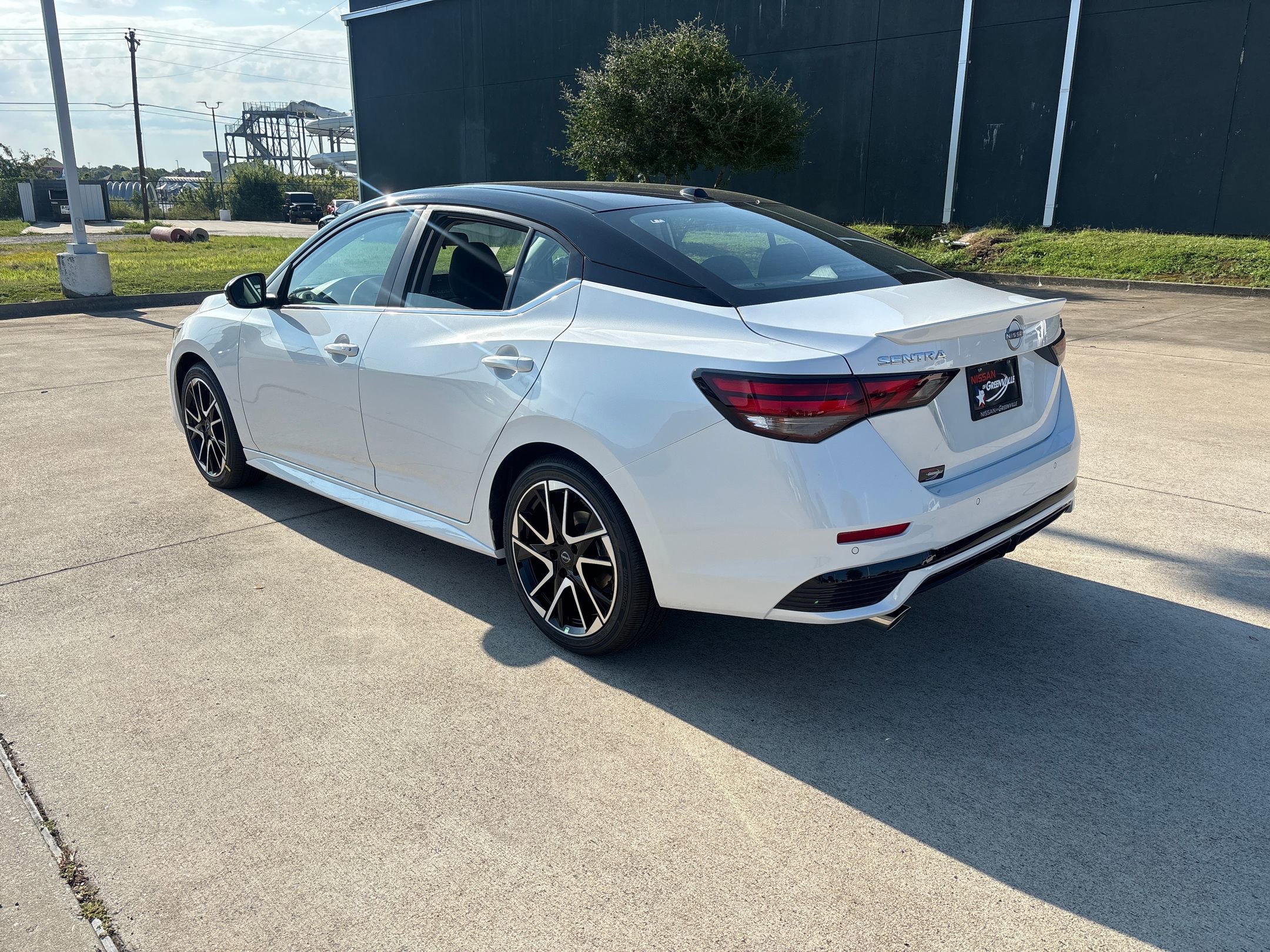 2025 Nissan Sentra SR photo 3