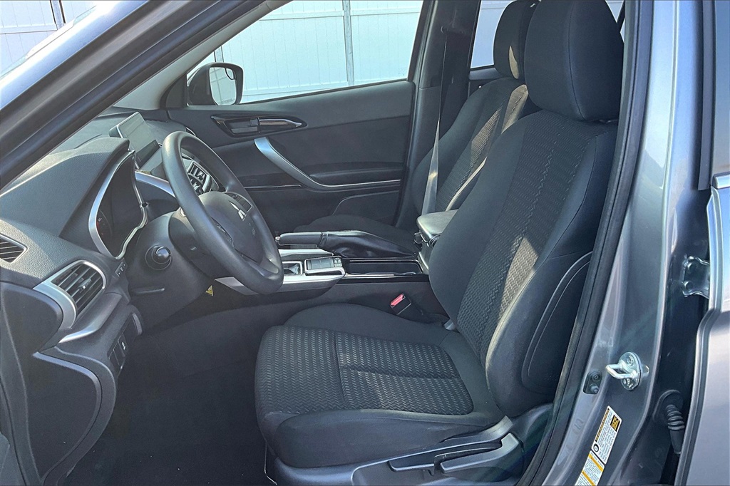 2019 Mitsubishi Eclipse Cross LE photo 10