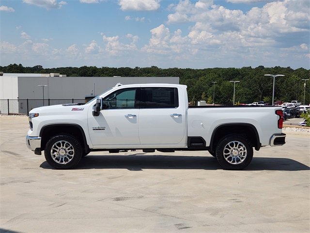 2025 Chevrolet Silverado 2500HD LTZ photo 3