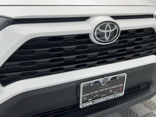 2024 Toyota RAV4 LE photo 2