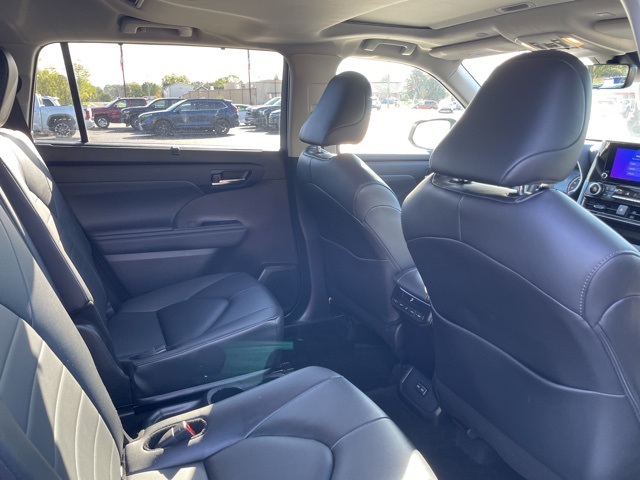2024 Toyota Highlander XLE photo 22